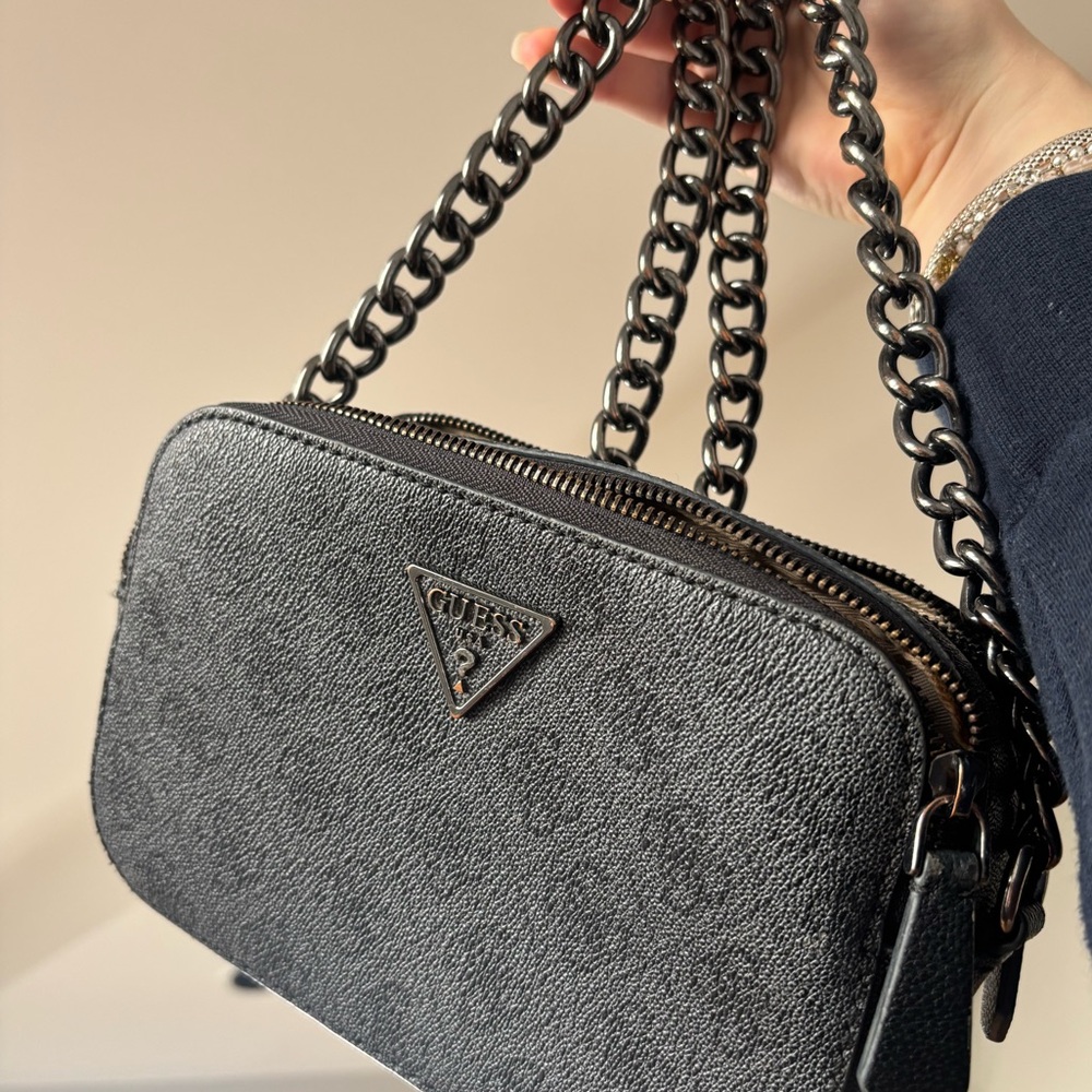GUESS DOUBLE ZIP SQUARE PURSE